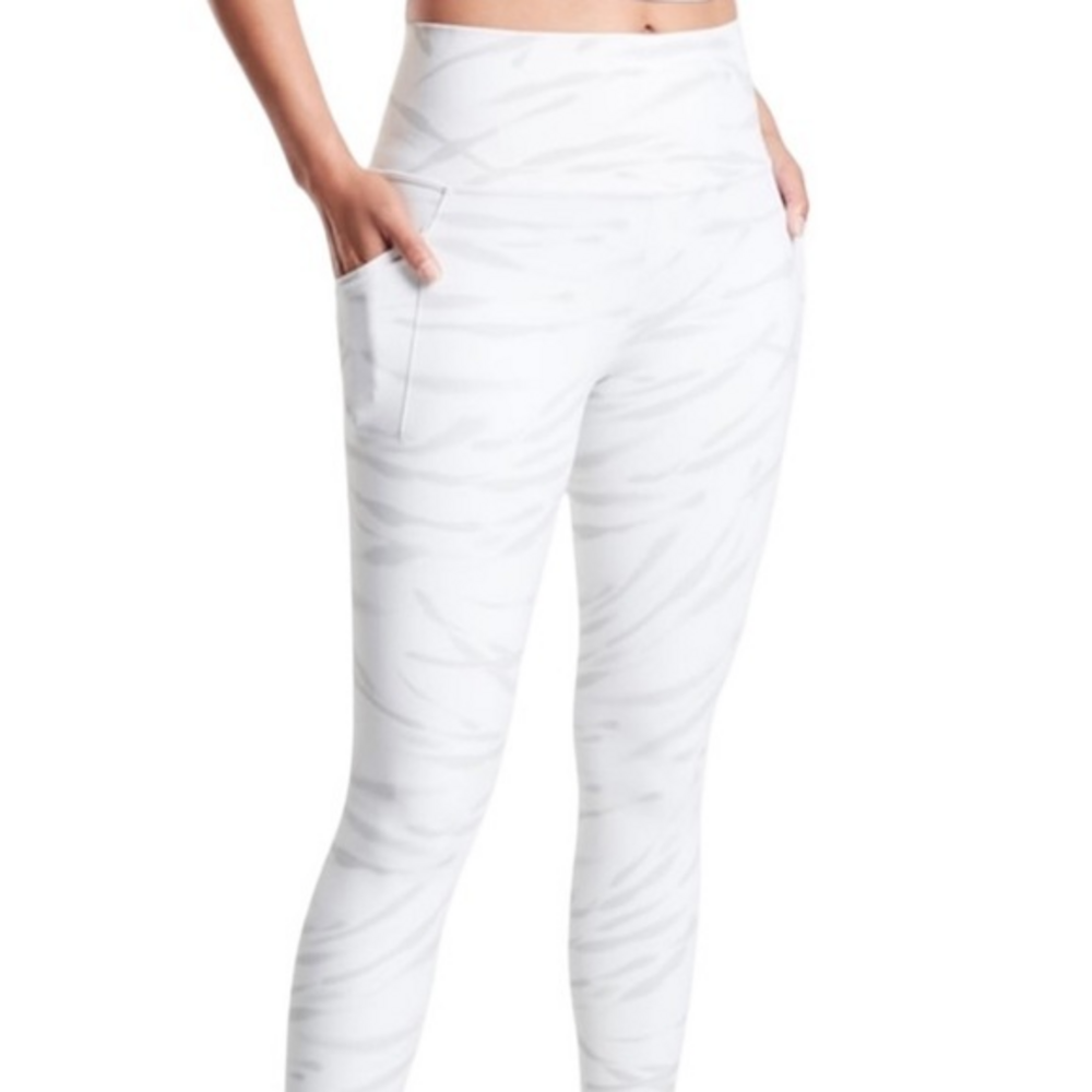 Athleta‎ Salutation Stash Pocket II Zebra 7/8 Tight Leggings